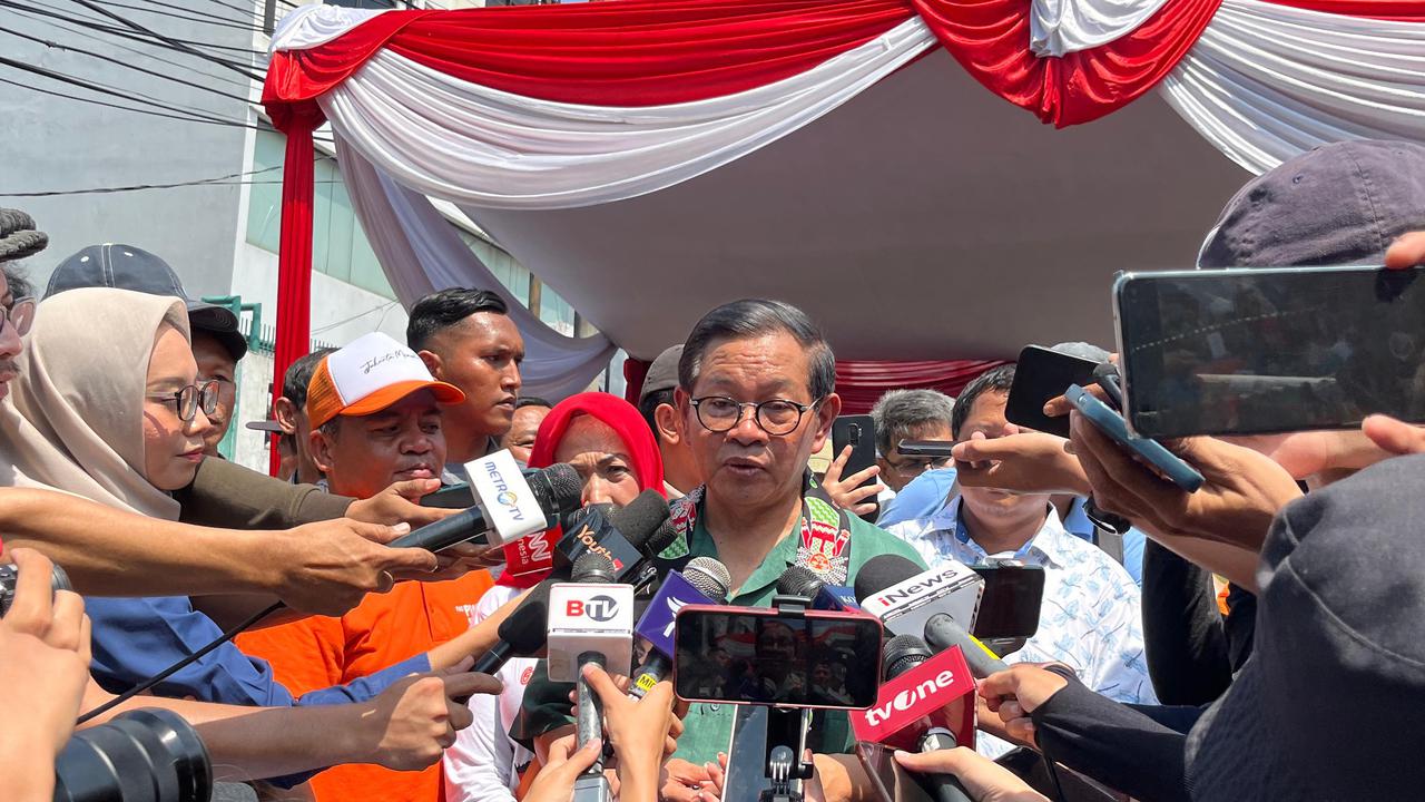 Pramono Janji Benahi Masalah Warga Tinggal di Bantaran Rel Kereta