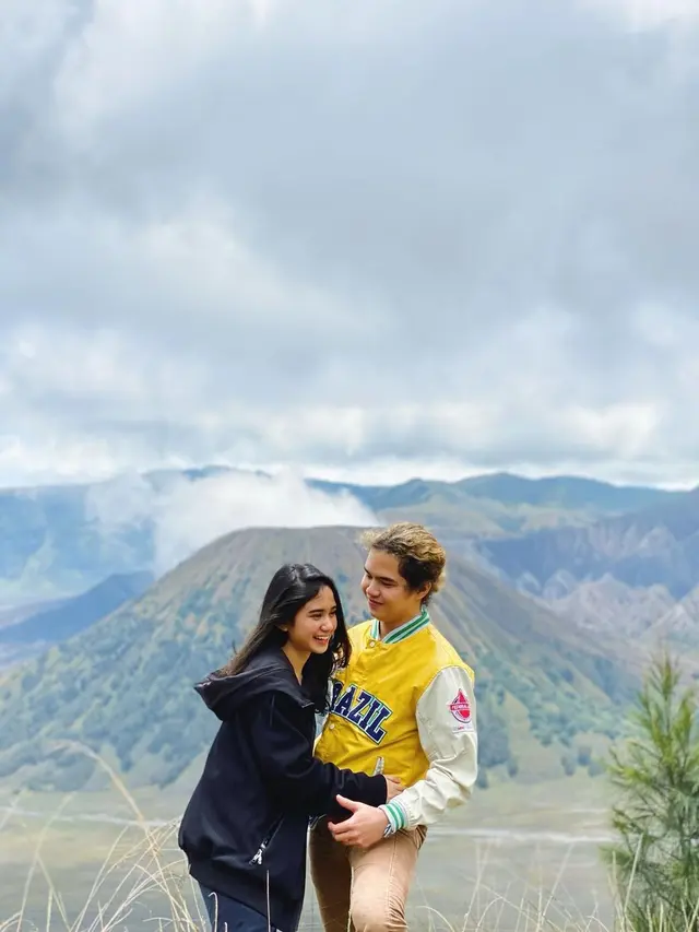 6 Momen Liburan Dul Jaelani dan Tissa Biani di Bromo, Romantis