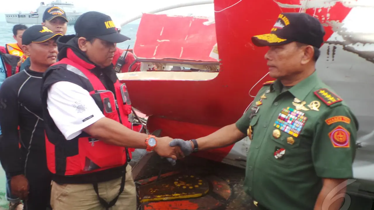 Kondisi Ekor AirAsia QZ8501 yang Berhasil Diangkat