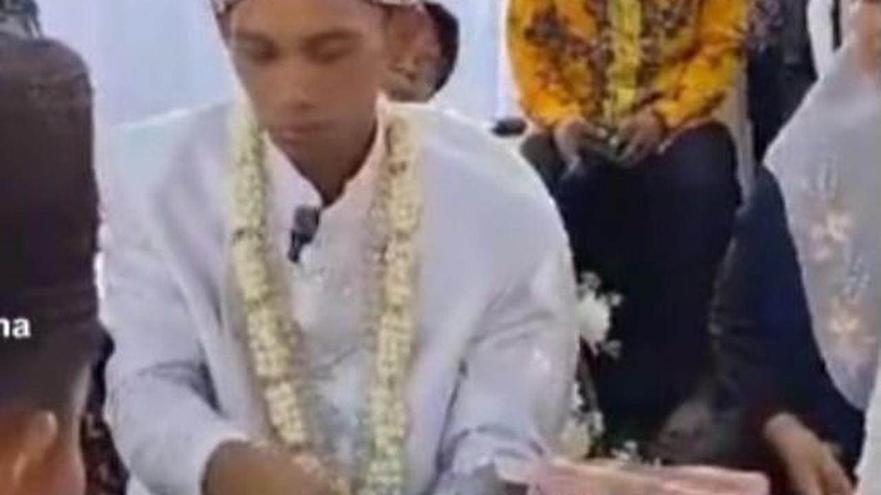 Momen Unik Hitung Uang Mahar dengan Mesin di Depan Tamu Undangan Ini Viral, Curi Perhatian