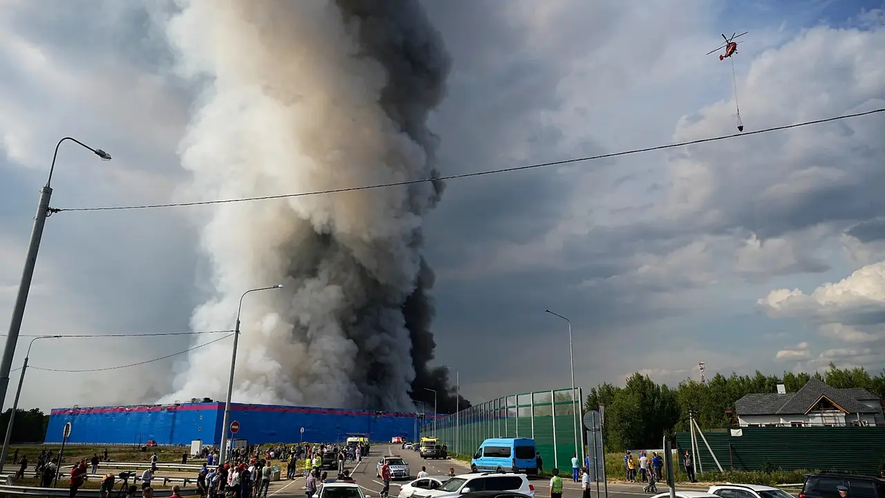Gelombang serangan drone Ukraina menghantam sejumlah gudang milik Ozon