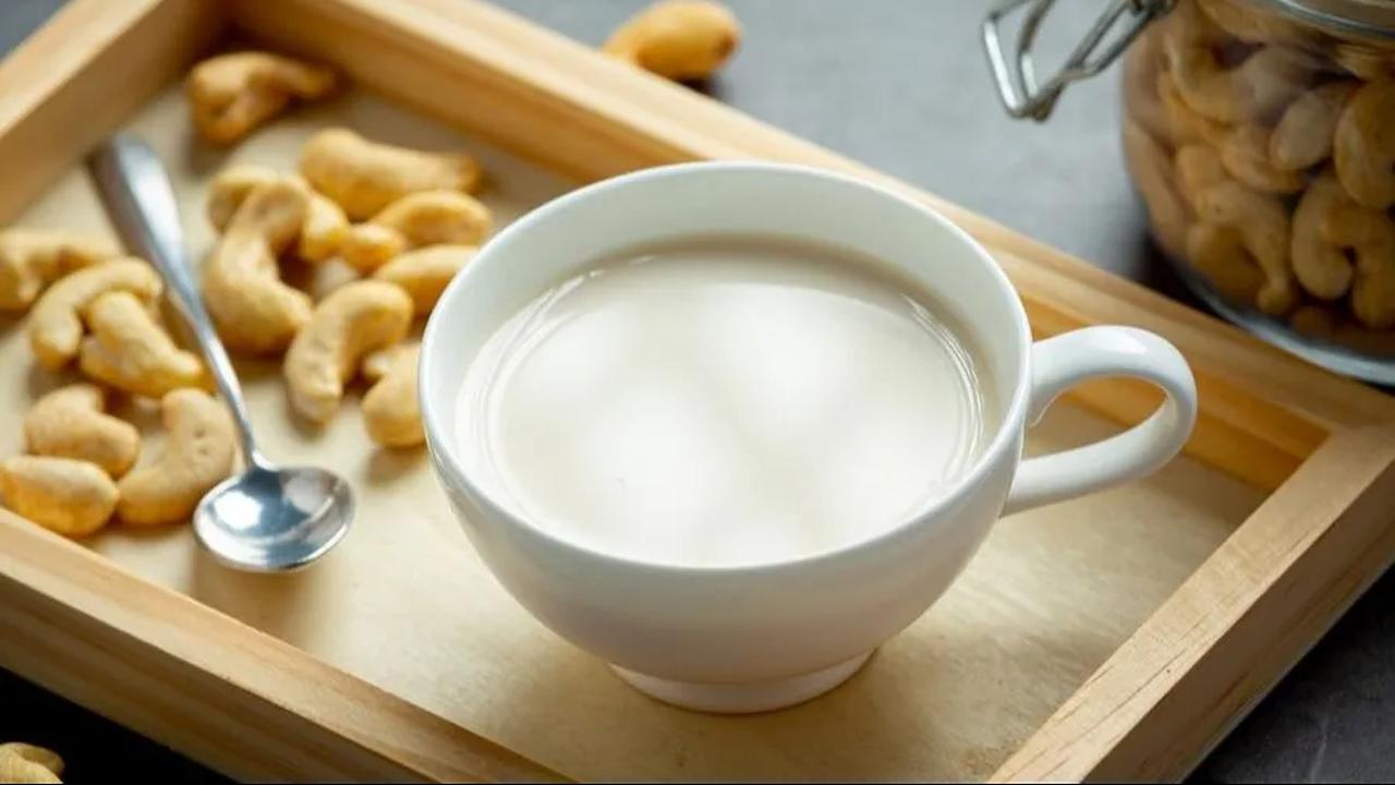 3. Susu: Peningkat Melatonin Alami