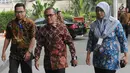 Ketua Komisi Yudisial (KY) Jaja Ahmad Jayus (tengah) mendatangi Gedung KPK, Jakarta, Jumat (13/7). Kedatangan Jaja kali ini terkait kepentingan perpanjangan nota kesepahaman antara KPK dengan KY soal perilaku Hakim. (Merdeka.com/Dwi Narwoko)