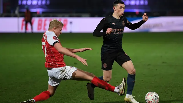 Cheltenham Town vs Manchester City