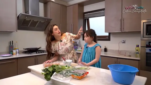 Potret dapur rumah Celine Evangelista (Sumber: YouTube/Celine Evangelista)