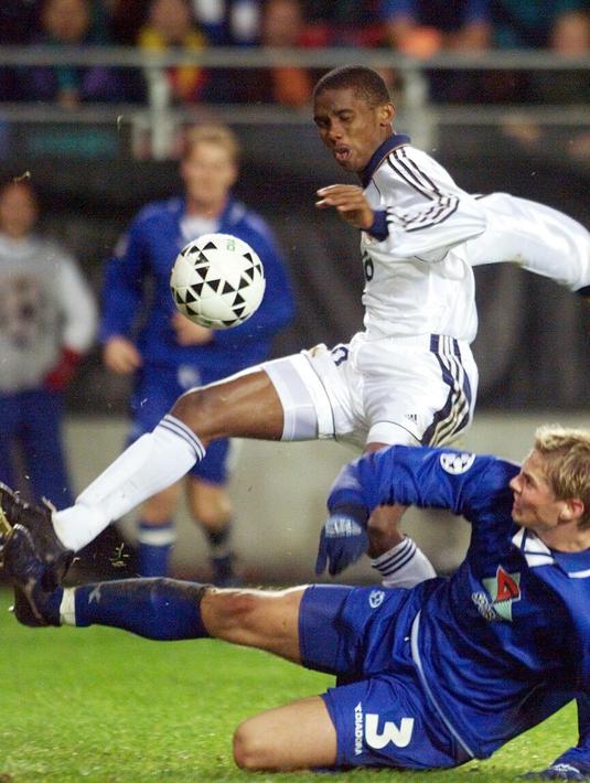 Bakat Samuel Eto'o tersia-sia di Real Madrid. Striker yang menimba ilmu di akademi Los Merengues lebih banyak dipinjamkan ke klub lain dan tercatat hanya tampil dalam 3 pertandingan bersama tim senior Madrid tahun 1997-2000. (AFP/SCANPIX/Erik Johansen)