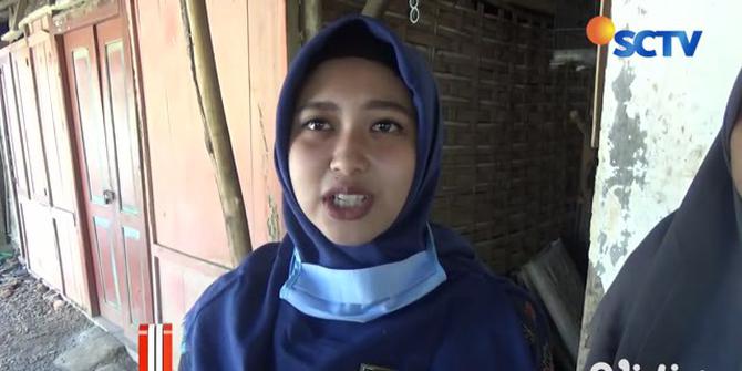 VIDEO: Susah Sinyal, Guru SMA di Jombang Antarkan Soal Ujian Manual ke Rumah Siswa