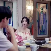 Drama It's Okay to Not Be Okay sedang menyantap Soy Sauce Braised Quail Eggs Maechurial Jangjorim