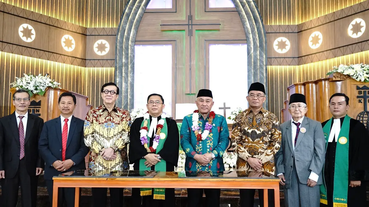 Menteri Koordinator Bidang Pembangunan Manusia dan Kebudayaan (Menko PMK) Muhadjir Effendy saat hadir di acara Peresmian Gedung Gereja BNKP Jemaat Depok, Jawa Barat pada Minggu.