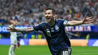 Kapten Argentina, Lionel Messi, merayakan gol rekan setimnya, Lautaro Martinez, pada semifinal Piala Dunia 2026 melawan Inggris di Atlanta Stadium, Kamis (16/7/2026). (Shaun Botterill/Getty Images/AFP)