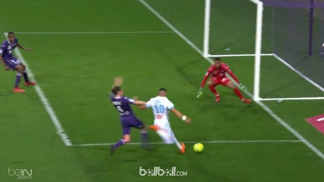 Marseille memetik kemenangan penting 2-1 di kandang Toulouse, Minggu (11/3), untuk menjaga jarak dengan tim peringkat kedua, Monac...