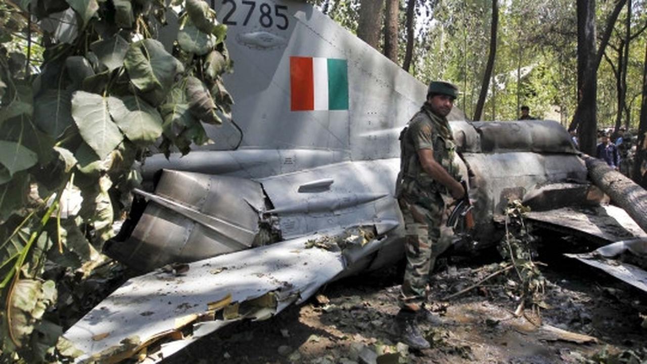 Gagal manuver, jet MiG-21 militer India jatuh