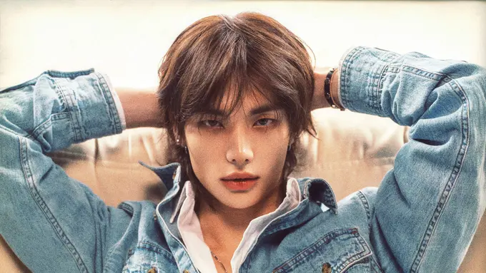 Jadi Global Ambassador GUESS, 5 Potret Hyunjin Stray kids Tampil Rebel di Kampanye GUESS JEANS