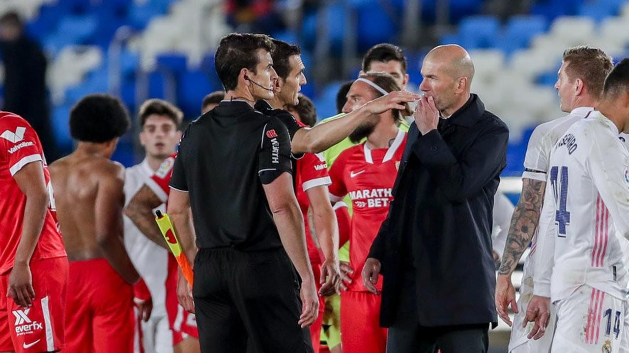 Wow! Manchester United Berpeluang Pekerjakan Zinedine Zidane Sebagai Pengganti Erik Ten Hag