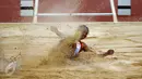 Atlet lompat jauh Indonesia, Maria Londa berhasil meraih emas di nomor lompat jauh putri SEA Games 2015 yang berlangsung di National Stadium, Singapura, Rabu (10/6/2015). Maria mencatat lompatan sejauh 6,70 meter. (Liputan6.com/Helmi Fithriansyah)