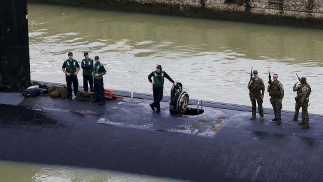 Potong jalur, kapal selam AS nekat lewati kanal di Panama