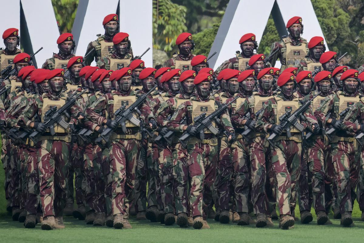 Prabowo Pimpin Upacara HUT ke-81 TNI dan Resmikan 204 Satuan Baru