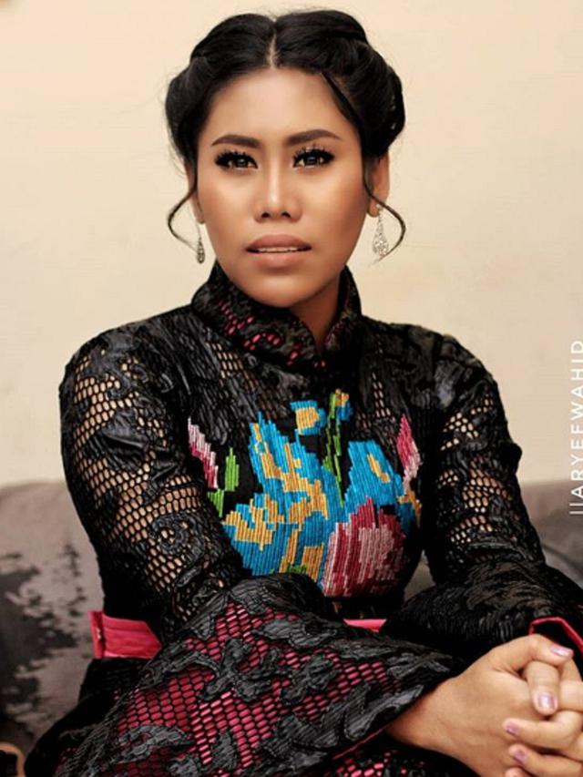 4 Fakta Seputar Pernikahan Evi Masamba dan Calon Suami ...