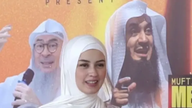 5 Potret Kimberly Ryder Tampil Berhijab, Tampilan Syar'i yang Elegan (credit: instagram.com/kimbrlyryder).