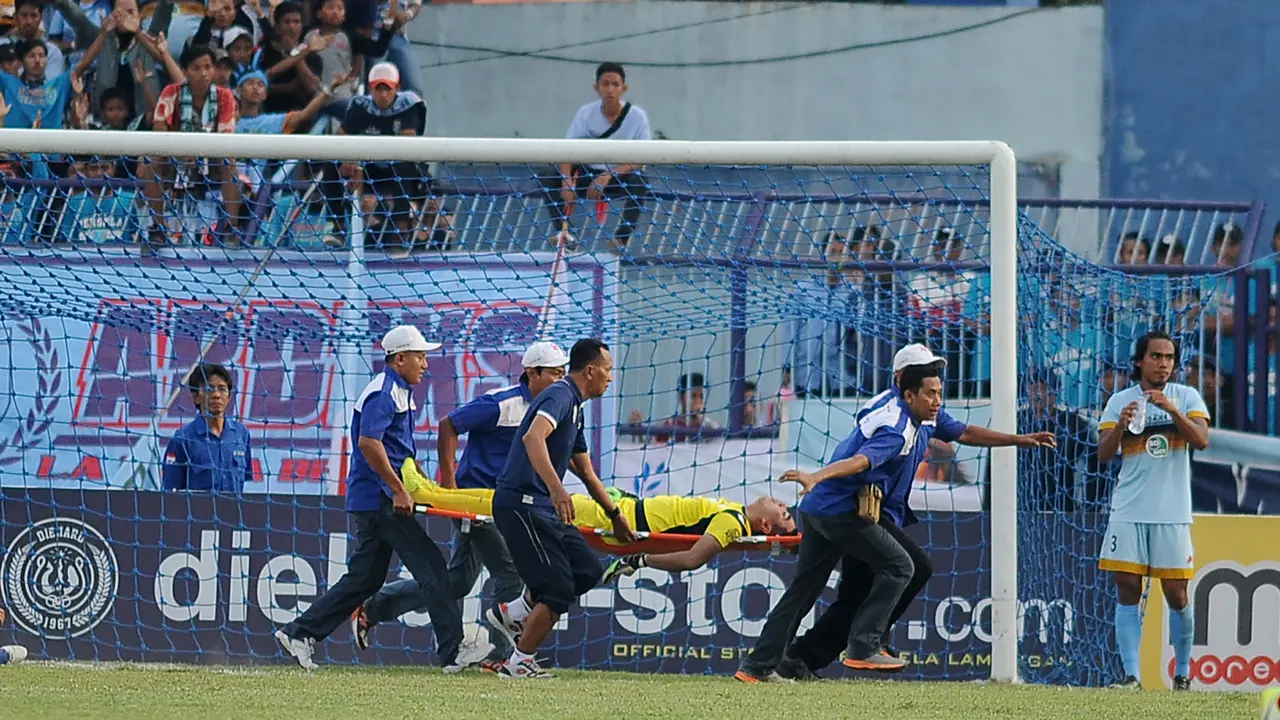 Detik-Detik Insiden Meninggalnya Kiper Persela Choirul Huda
