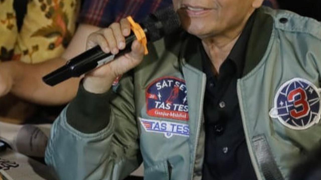 VIDEO: Berapi-Api Pria 80 Tahun Curhat ke Mahfud Belum Sunat Sudah PDI, Pernah Datangi Wapres