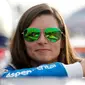 Pembalap cantik, Danica Patrick berdiri di grid sebelum mengikuti balapan kualifikasi the Monster Energy NASCAR Cup Series Kobalt 400 di Las Vegas, Nevada (10/3). (Jonathan Ferrey/Getty Images/AFP)