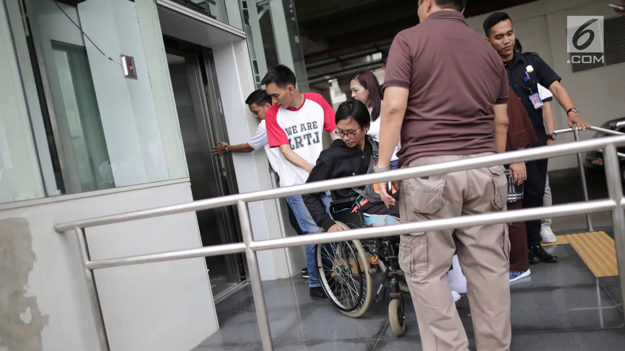 Penyandang Disabilitas Jajal LRT