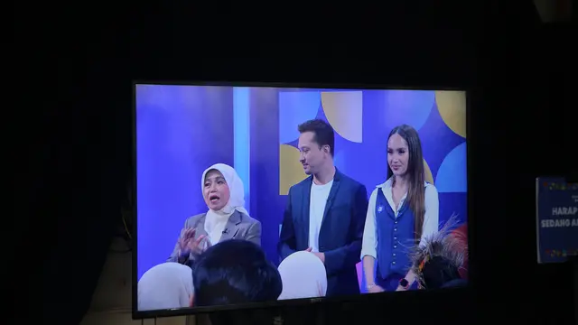 Nicholas Saputra, Cinta Laura dan Tri Mumpuni Datang Memberi Semangat