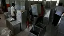 Suasana di Gudang Penyimpanan Kotak Suara Pengadegan, Jakarta Selatan, Senin (2/1). Rencananya kotak tersebut akan didistribusikan untuk 65 kelurahan se Jakarta Selatan (Liputan6.com/Johan Tallo)