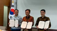 KB Bank, PT Pabrik Gula Rajawali II (Rajawali II), dan PT Mata Langit Solusindo (MATA) menandatangani kerja sama pemberdayaan pertanian tebu Indonesia.(Natasha/Liputan6.com)