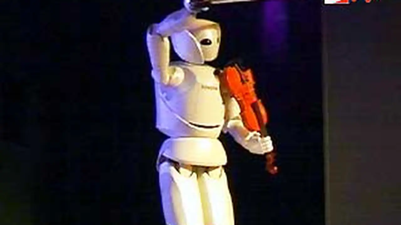 Dari Robot Main Biola Sampai Bayi Raksasa