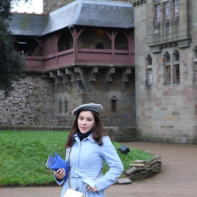 7 Potret Nurbaeny Janah, Asisten Hotman Paris Saat Liburan