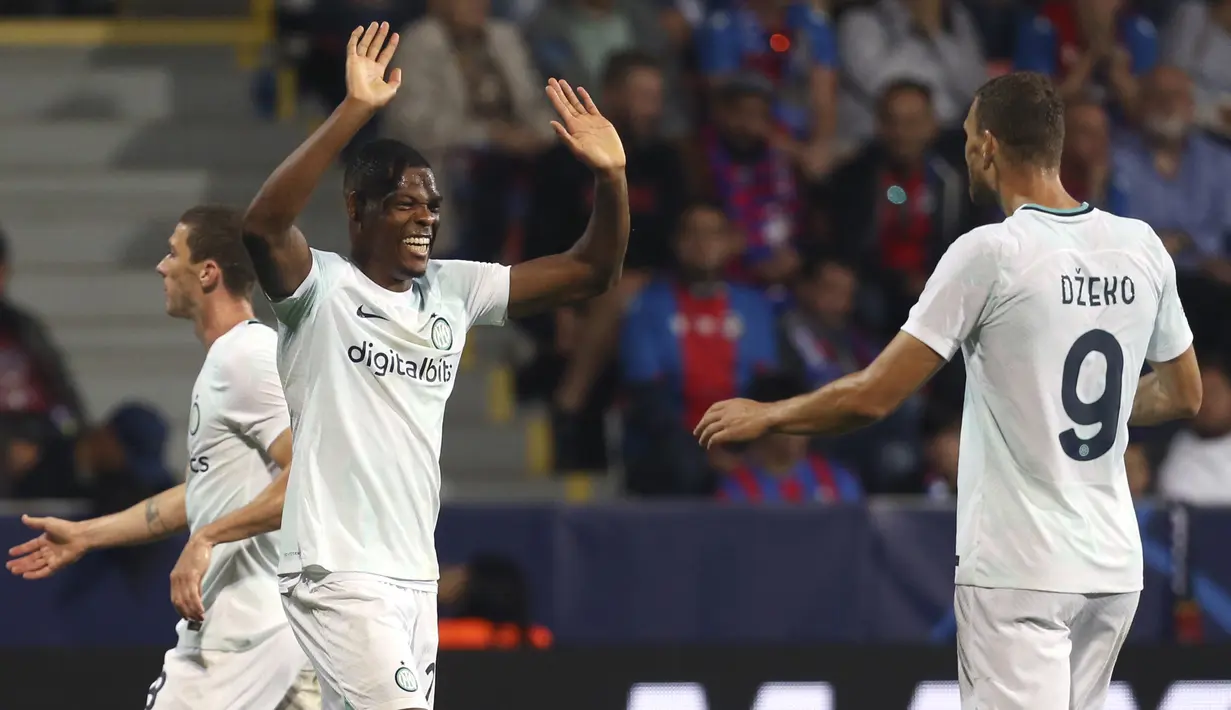 Berkat hasil ini, Inter untuk sementara menempati peringkat ketiga klasemen Grup C dengan poin 3. Di sisi lain, Plzen semakin terbenam di posisi buncit dengan belum meraih poin sama sekali. (AP Photo/Gabriel Kuchta)