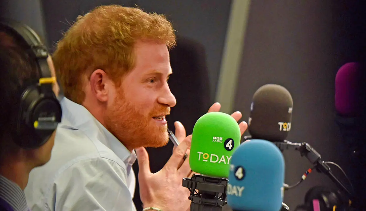 Pangeran Harry saat sesi wawancara dalam program Radio BBC 4 Today di London, Rabu (27/12). (Jeff Overs / BBC / PA via AP)
