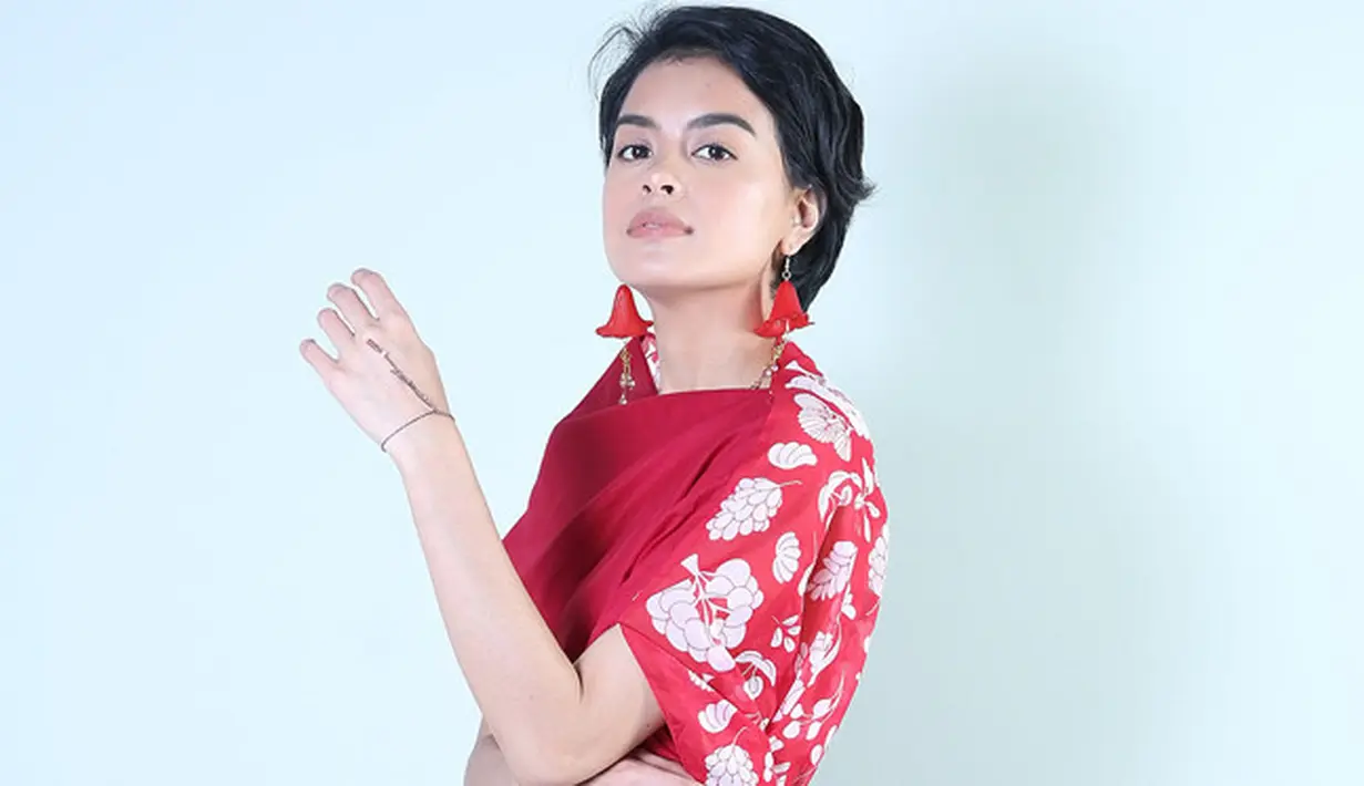 Sejak kecil Eva Celia cinta dengan dunia musik. Anak musisi Indra Lesmana ini mnegaku tidak cepat puas dengan hasil yang didapat dalam bidang musik. Setelah merilis album, ia ingin membuat showcase. (Bambang E. Ros/Bintang.com)