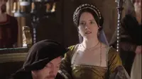 Anne Boleyn diperankan oleh Claire Foy di drama Wolf Hall. Drama itu diadaptasi dari novel karya Hilary Mantel. Di sisinya, Raja Henry VIII diperankan Damian Lewis. Dok: YouTube BBC