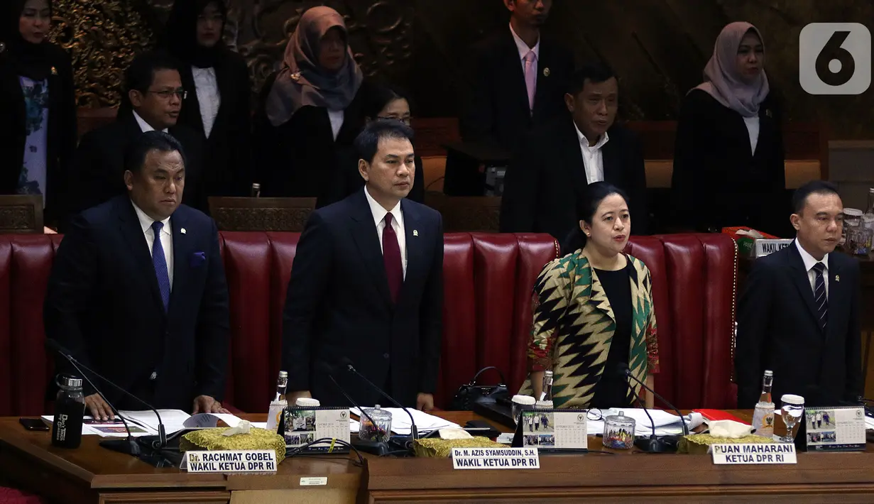 Ketua DPR Puan Maharani bersama tiga Wakil Ketua DPR Rachmat Gobel, Azis Syamsuddin, Sufmi Dasco Ahmad memimpin Sidang Paripurna ke-3 Masa Persidangan I Tahun Sidang 2019-2020, di Kompleks Parlemen, Senayan, Jakarta, Selasa (22/10/2019). (Liputan6.com/Johan Tallo)