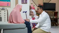 Ridwan Kamil Sungkeman ke Ibunda Sebelum Kembali ke Jakarta