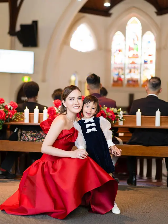 7 Potret Shandy Aulia Jadi Bridesmaid dengan Dress Merah Ini Tampil Curi Perhatian