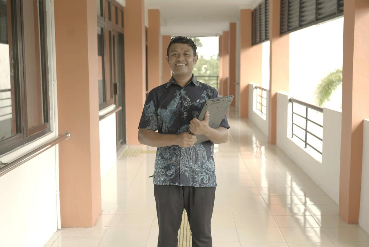 Bayubuana Toleu Guru Sekolah Rakyat Terintegrasi (SRT) 9 Banjarbaru