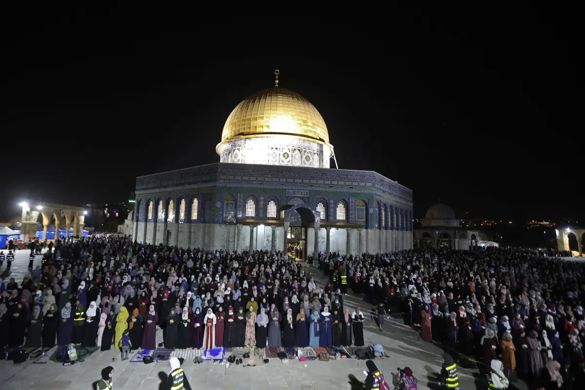 Melihat Muslim Palestina Berdoa Saat Malam Lailatul Qadar