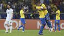 Striker Argentina, Lionel Messi, tampak lesu usai ditaklukkan Brasil pada laga Copa America 2019 di Stadion Mineirao, Rabu (3/7). Brasil menang 2-0 atas Argentina. (AP/Natacha Pisarenko)