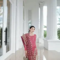 Di antara para tamu yang hadir, penampilan Annisa Aziza tak luput dari perhatian. [@anissaaziza].