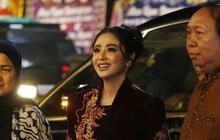 Kondisi Tio Pakusadewo Membaik, Dewi Perssik Berharap Bisa Satu Film Bersama
