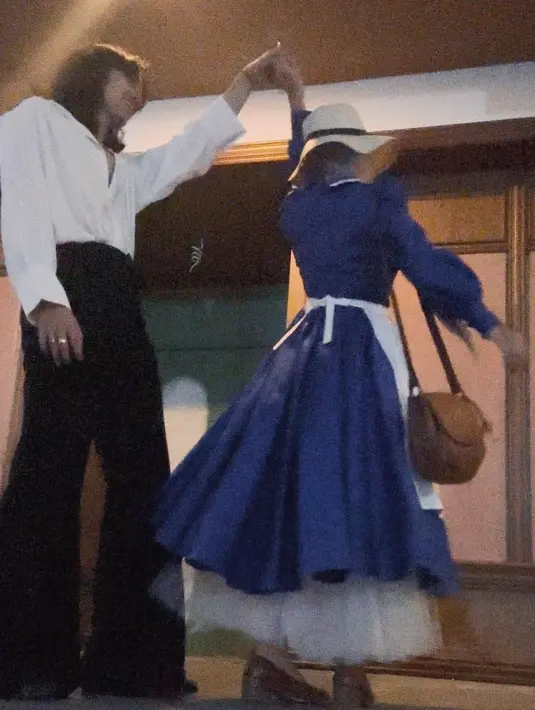 Nadin dan pacar tak segan berbagi kemesraan di medsos. Tak sedikit foto-foto estetik yang mereka buat bersama. [Instagram @cakecaine]