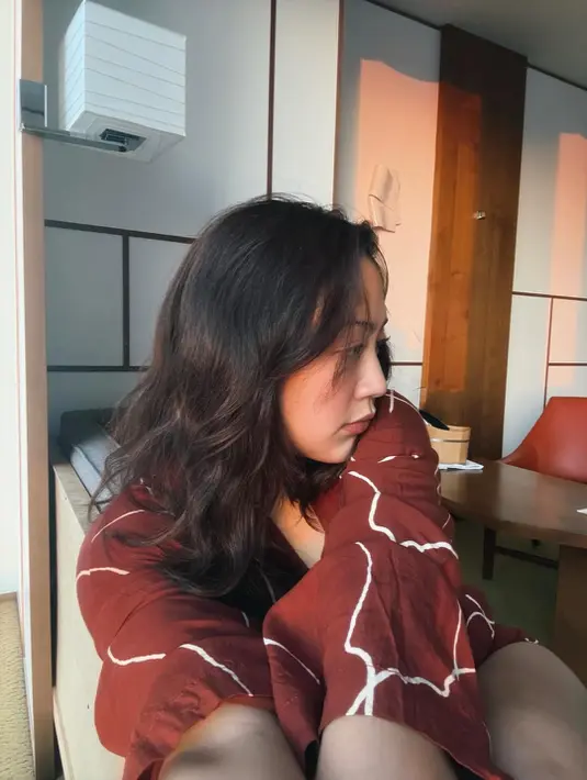 Ia tampil memukau dengan tampilan flawless dan effortless. (Foto: Intagram/ Sherina)