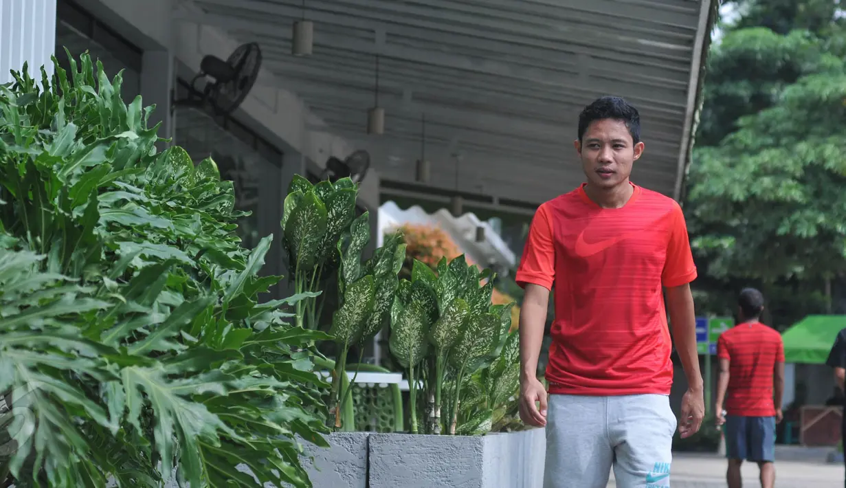 Evan Dimas mengaku bingung akun palsu Twitter yang mengatasnamakan dirinya lebih banyak di follow daripada akun asli miliknya, Jakarta, Kamis (28/5/2015). (Liputan6.com/Herman Zakharia)