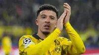 Pemain Borussia Dortmund, Jadon Sancho, melakukan selebrasi setelah mencetak gol ke gawang PSV Eindhoven pada laga leg kedua babak 16 besar Liga Champions di Stadion Signal Iduna Park, Rabu (13/3/2024). (AP Photo/Martin Meissner)