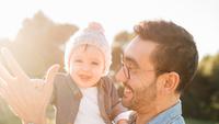 Tangki Cinta Anak Perempuan yang Terpenuhi dari Ayah Bantu Hindari Hubungan Toksik