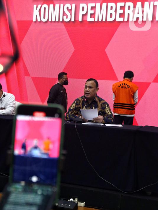 Hasbi disangkakan melanggar Pasal 12 huruf a atau Pasal 12 huruf b atau Pasal 11 UU 31/1999 sebagaimana telah diubah dengan UU 20/2001 tentang Pemberantasan Tindak Pidana Korupsi Juncto Pasal 55 Ayat 1 ke-1 KUHP. (Liputan6.com/Angga Yuniar)